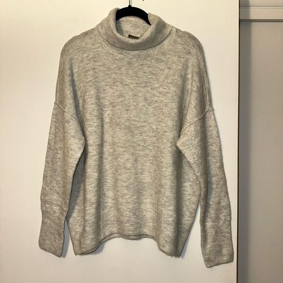 Vince Camuto Women’s Small Cozy Turtleneck Sweater Light Gray Super Soft NWT - Picture 1 of 12
